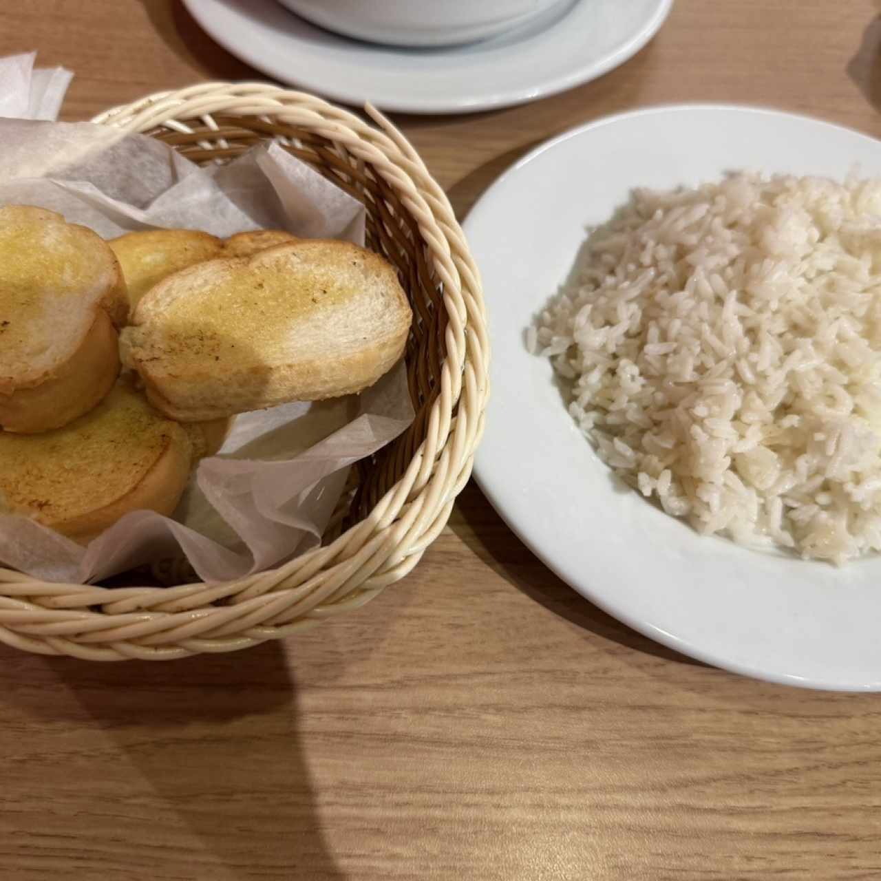 Pan de la casa y arroz 