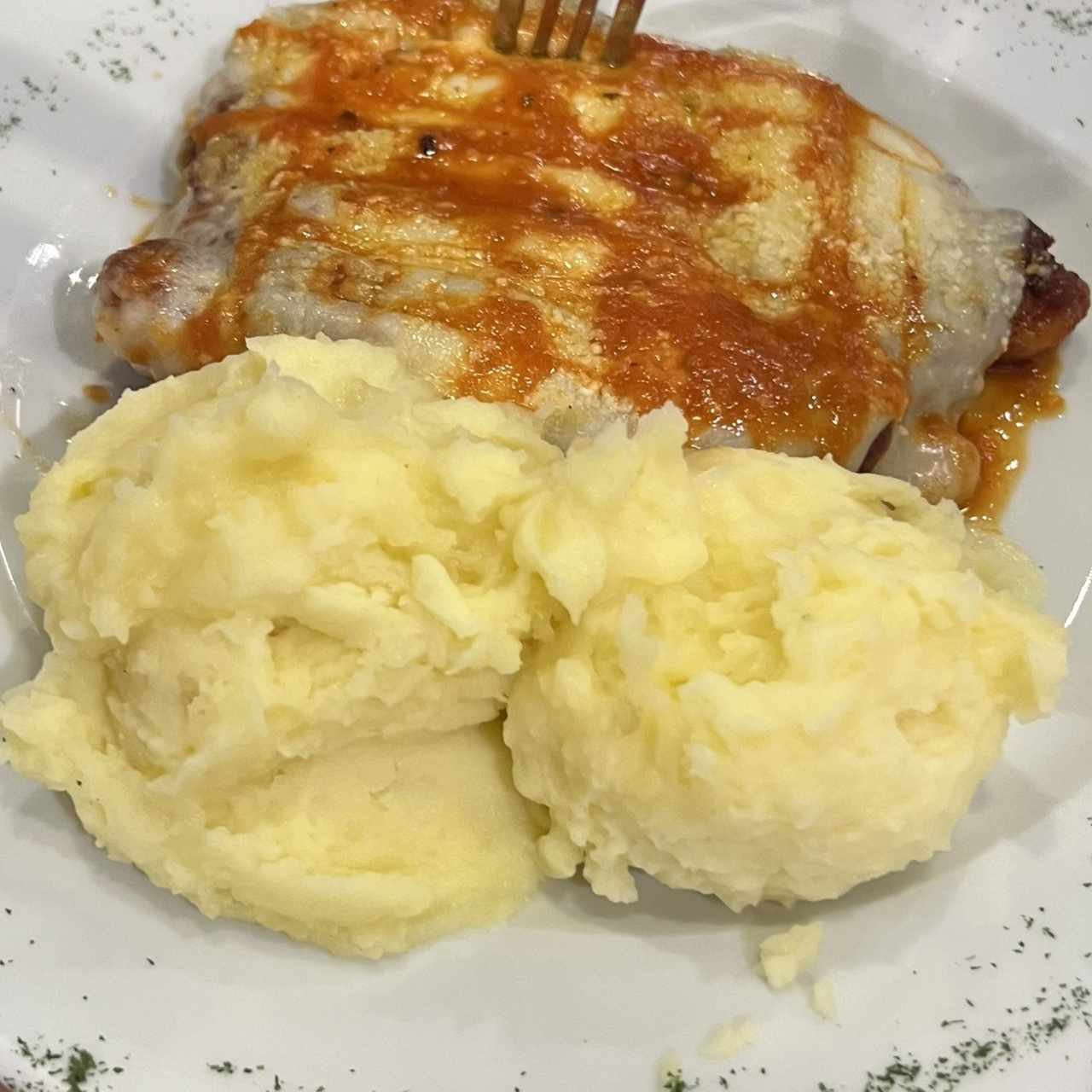 Milanesa de pollo con puré de papas 