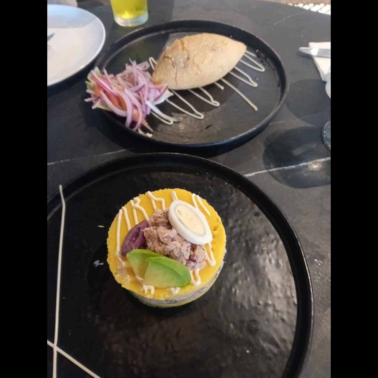 Papa rellena y causa de atún 