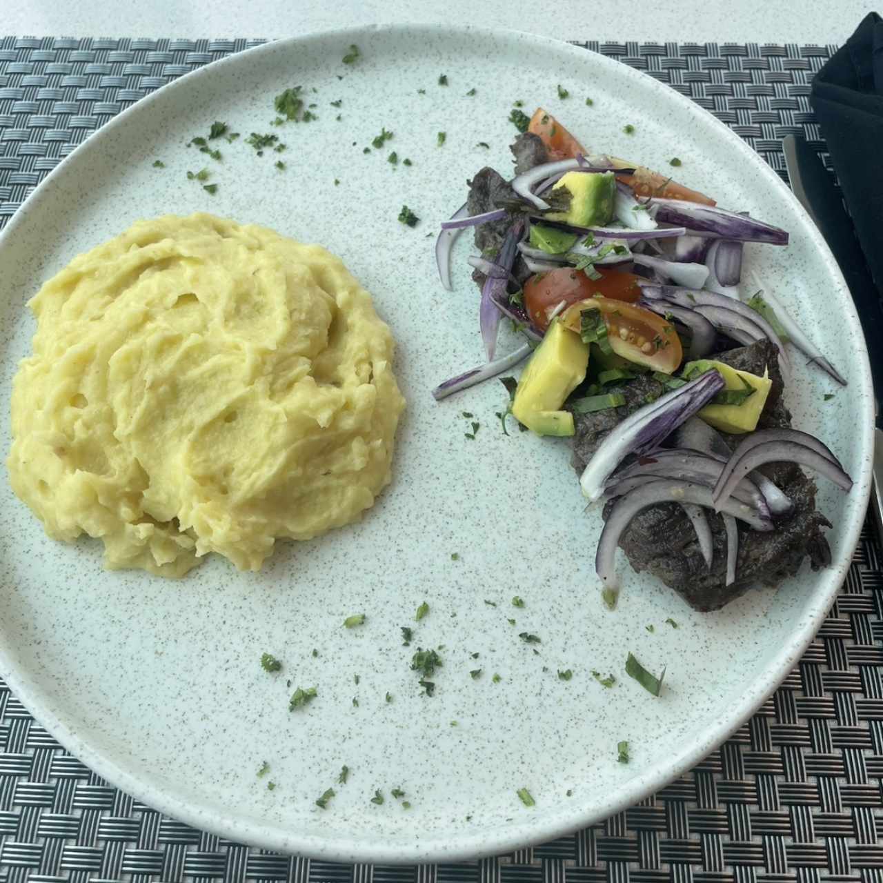 Arrachera con puré de papas 