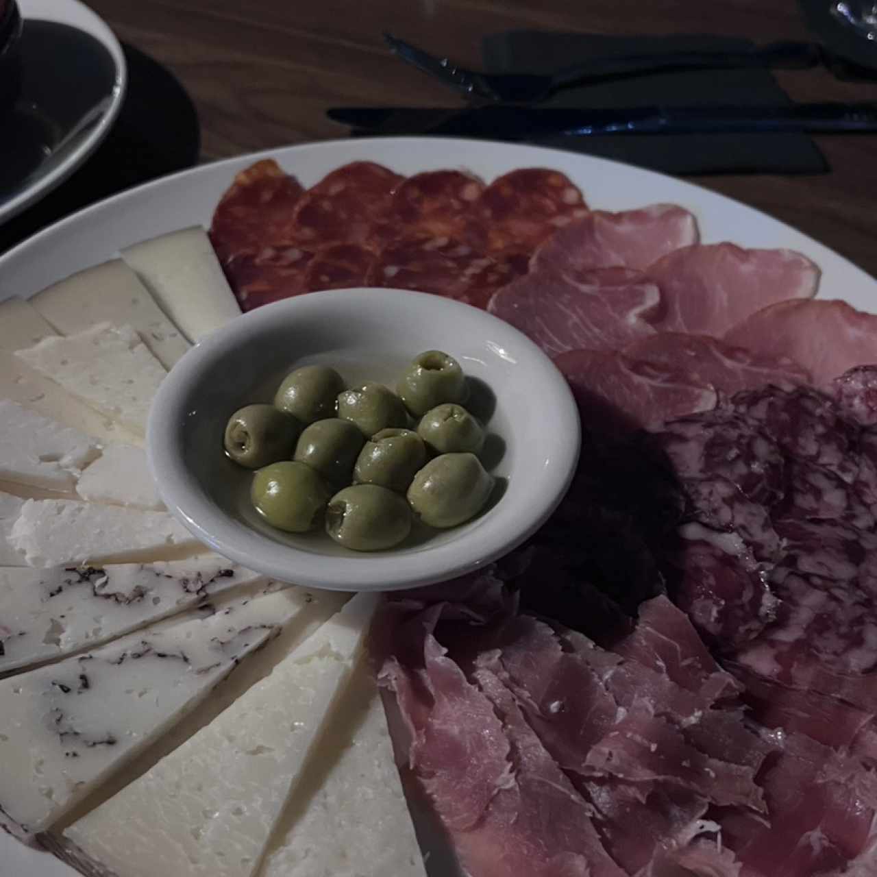 MIXTA: QUESO DE CABRA, QUESO MANCHEGO, QUESO ENVEJECIDO, QUESO DE TRUFA Y MIEL