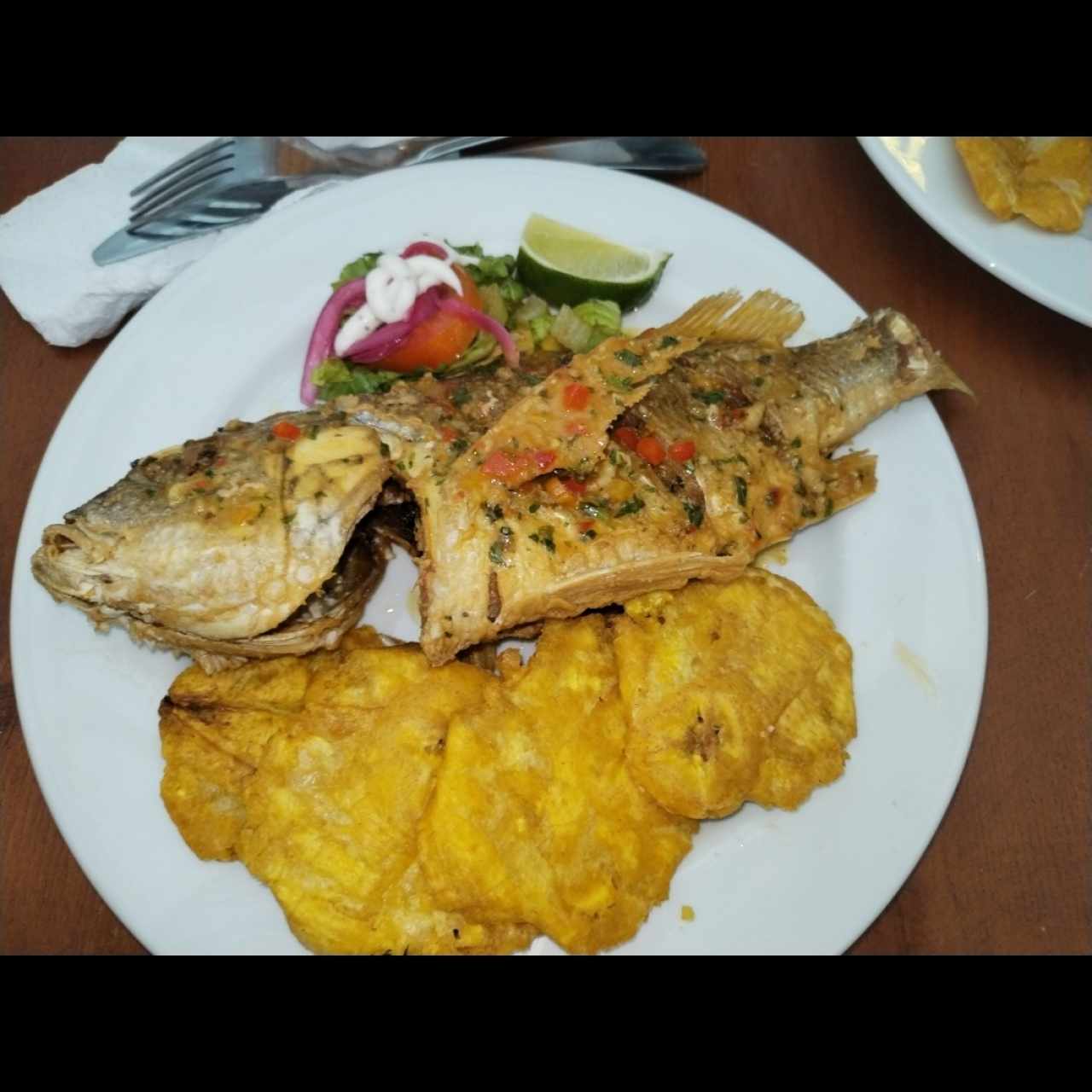 Pescado con patacones 