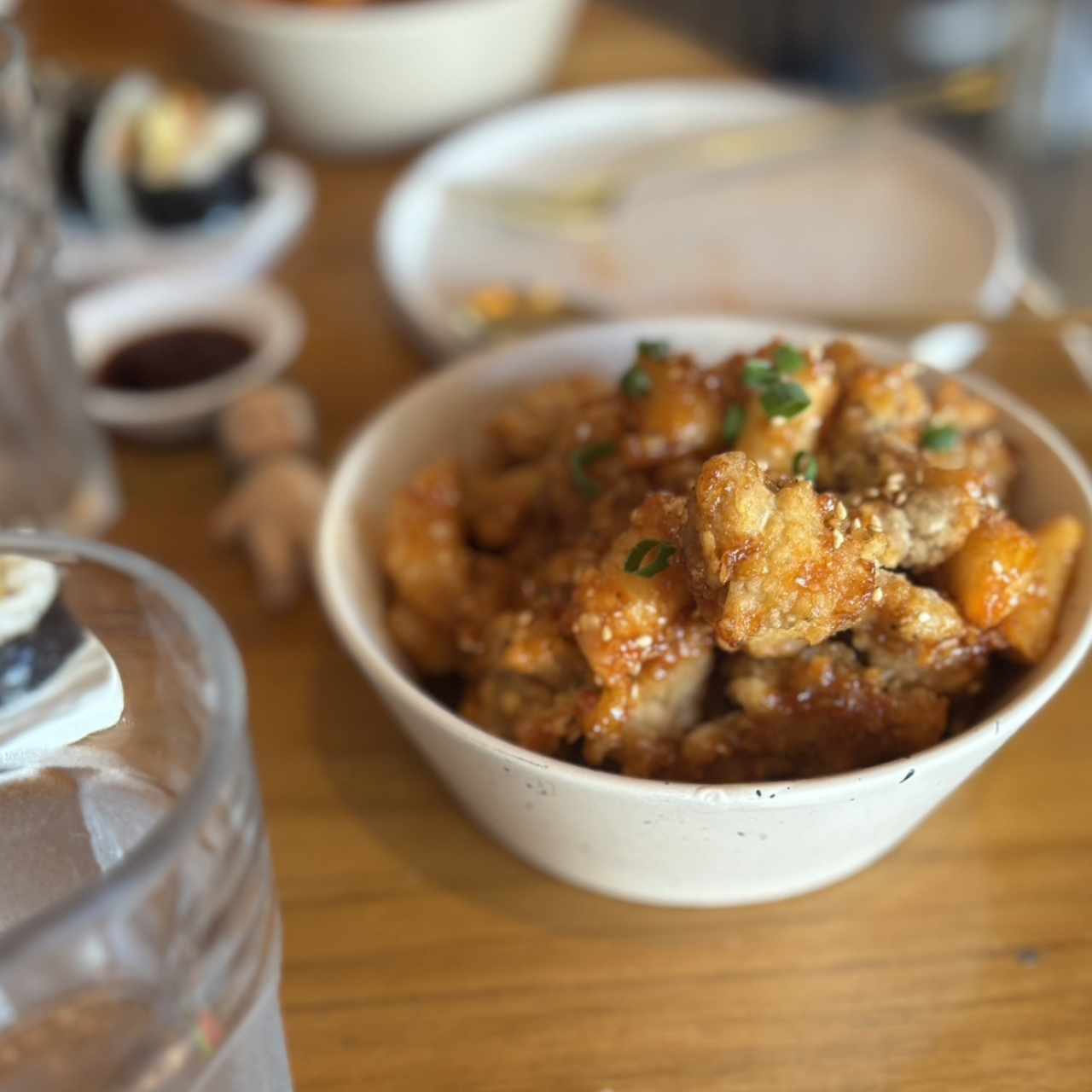 Popcorn chicken con rice cakes 