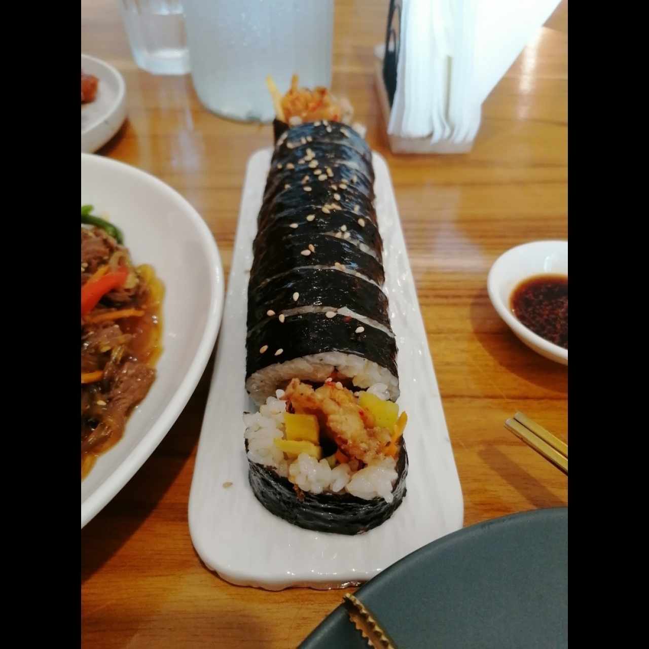 Kimbap puerco y kimchi 