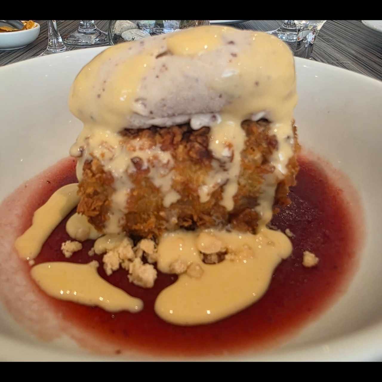 Bizcocho de mamallena con helado de arroz con leche