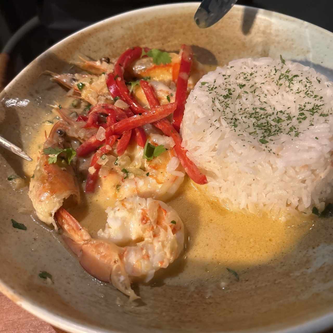 LANGOSTINOS AL CURRY DE COCO