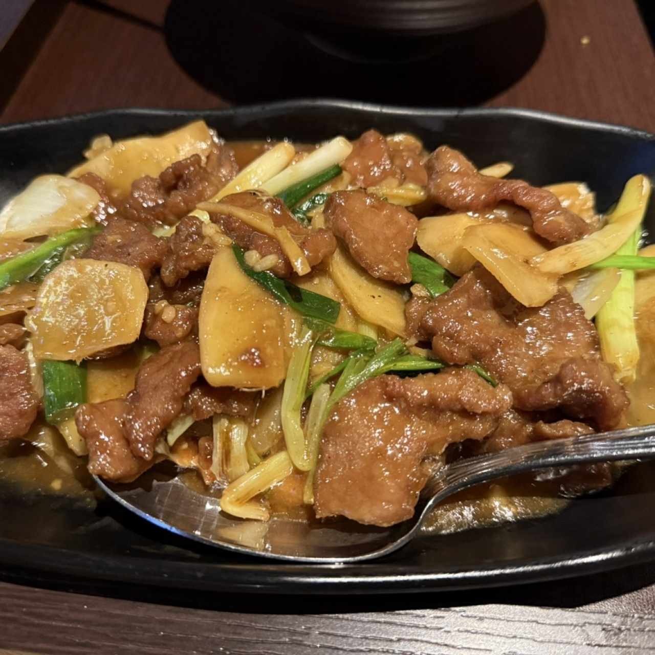 Carne de Res con Cebollina y Gengibre 