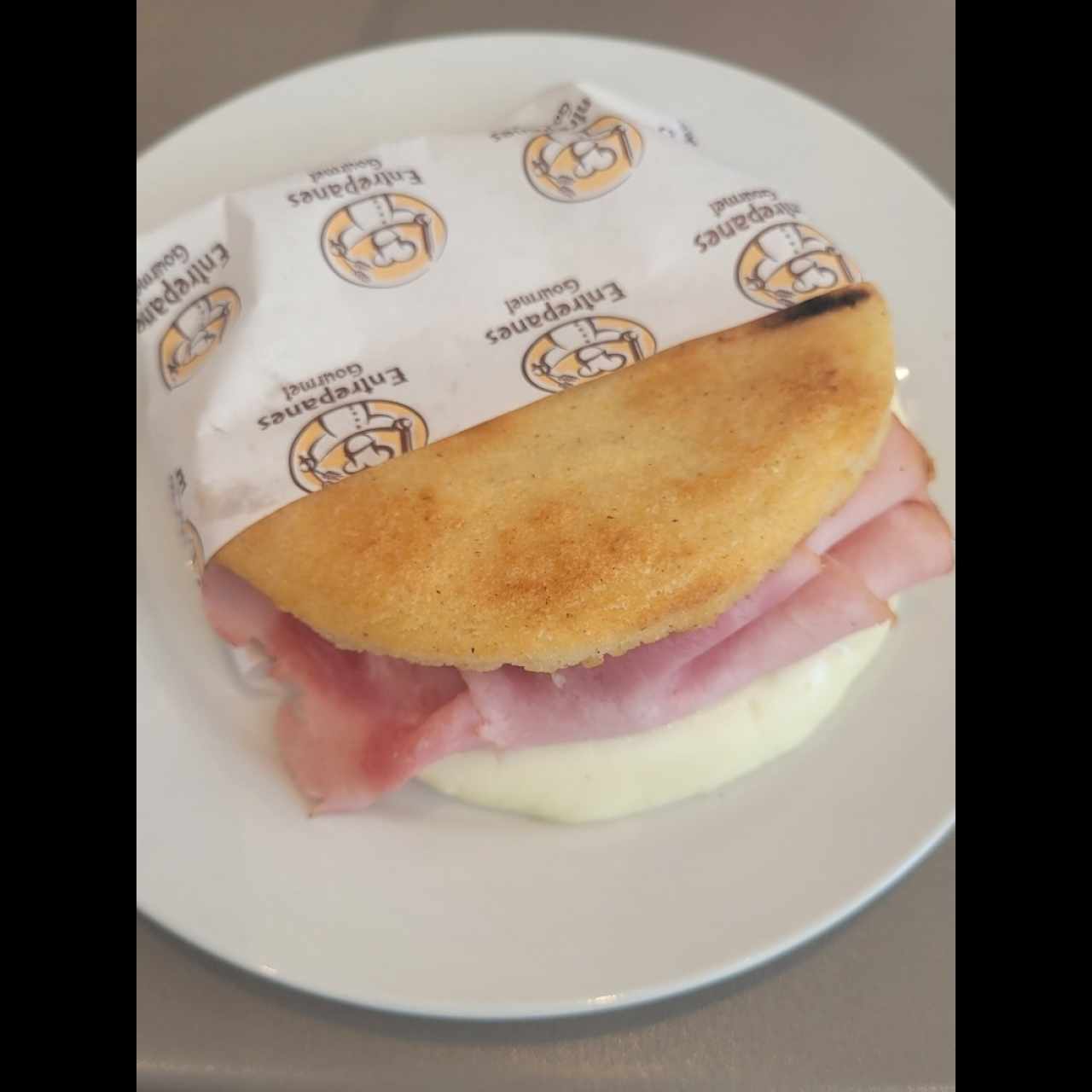 arepa queso y jamon
