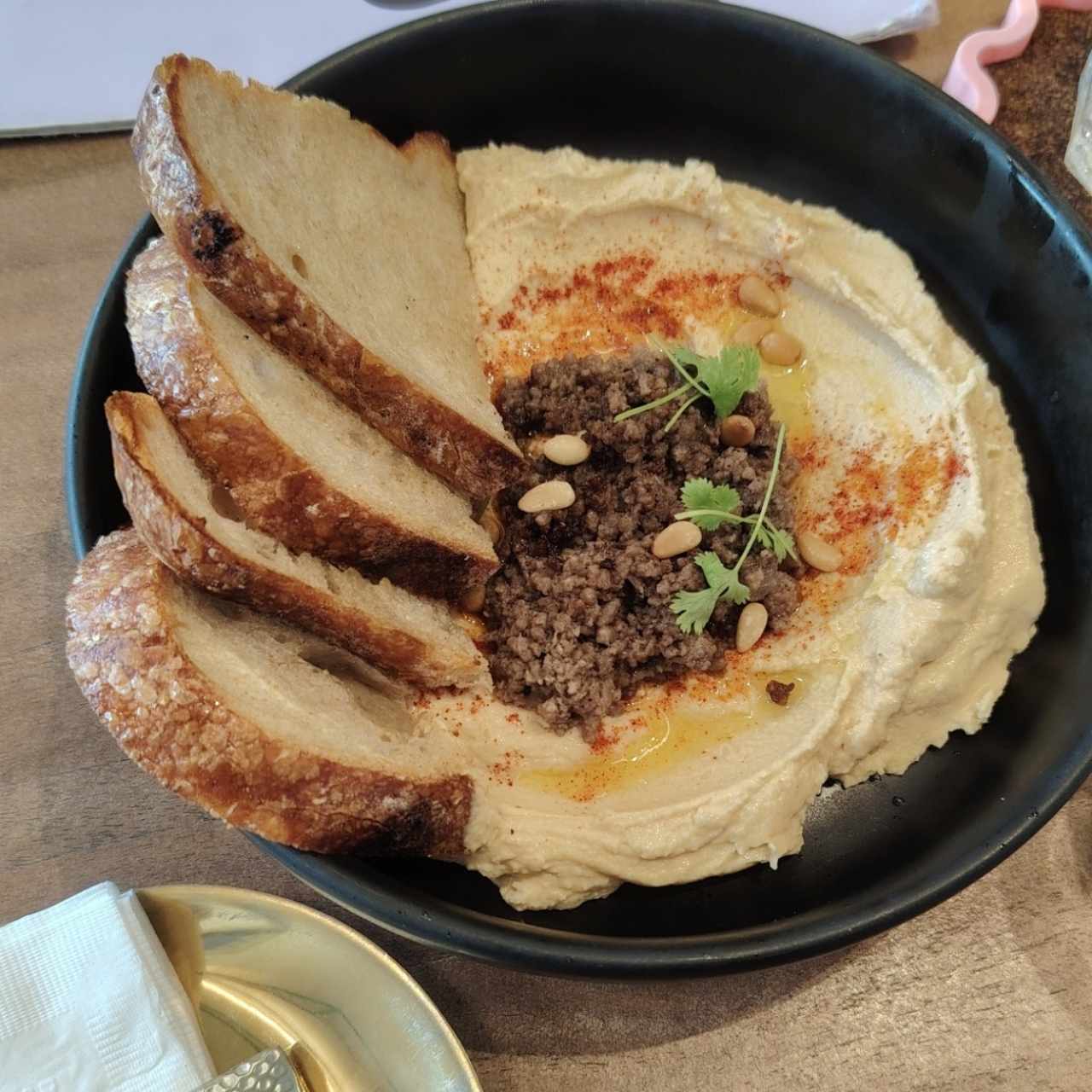 Hummus con carne 