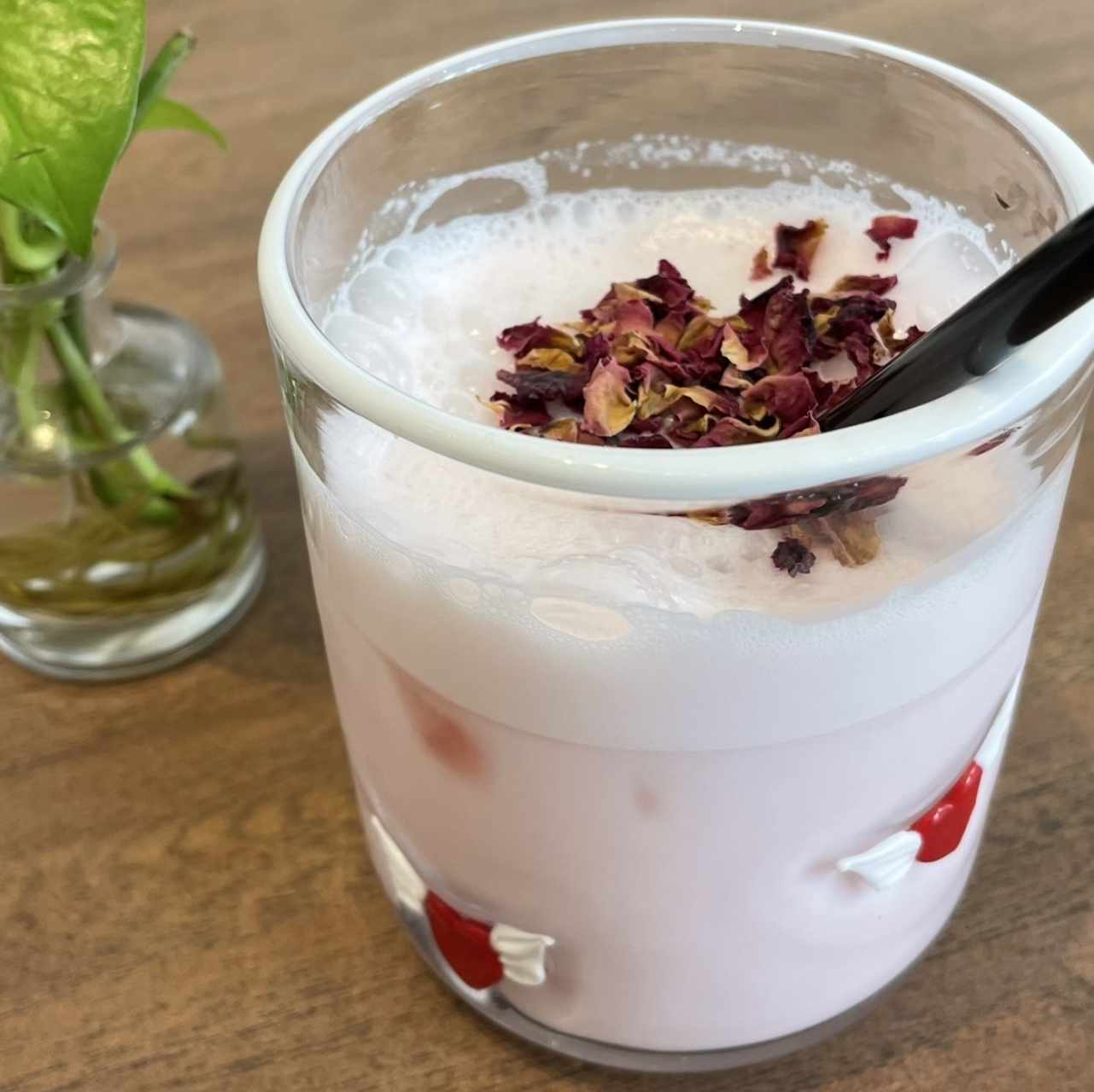 Rose latte (frío)