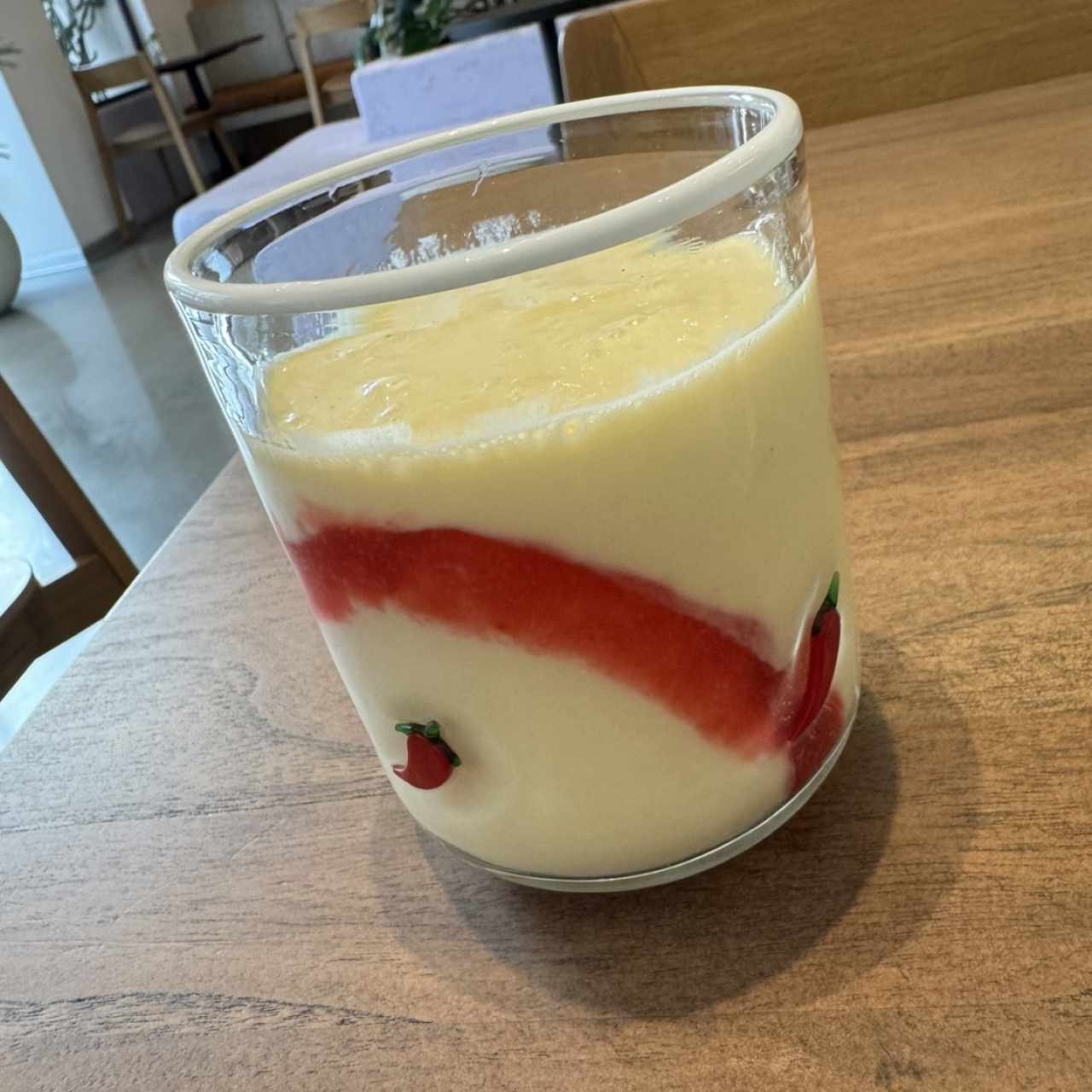 Smoothie de piña, coco, jengibre y guineo