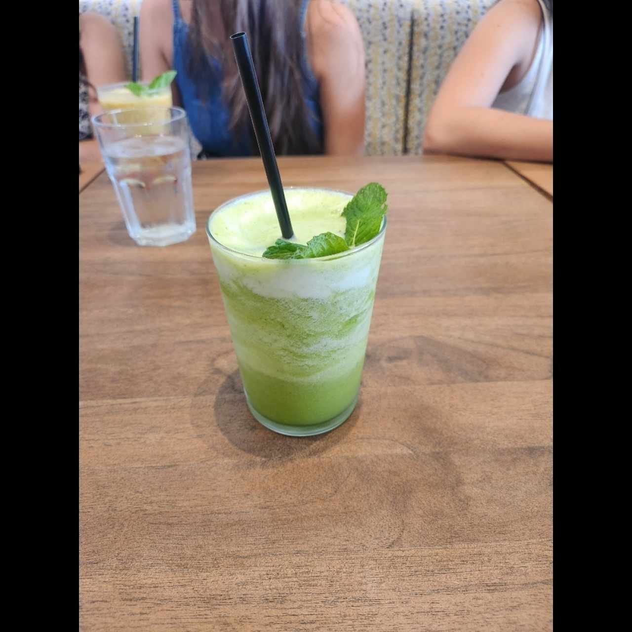 piña con hierbabuena