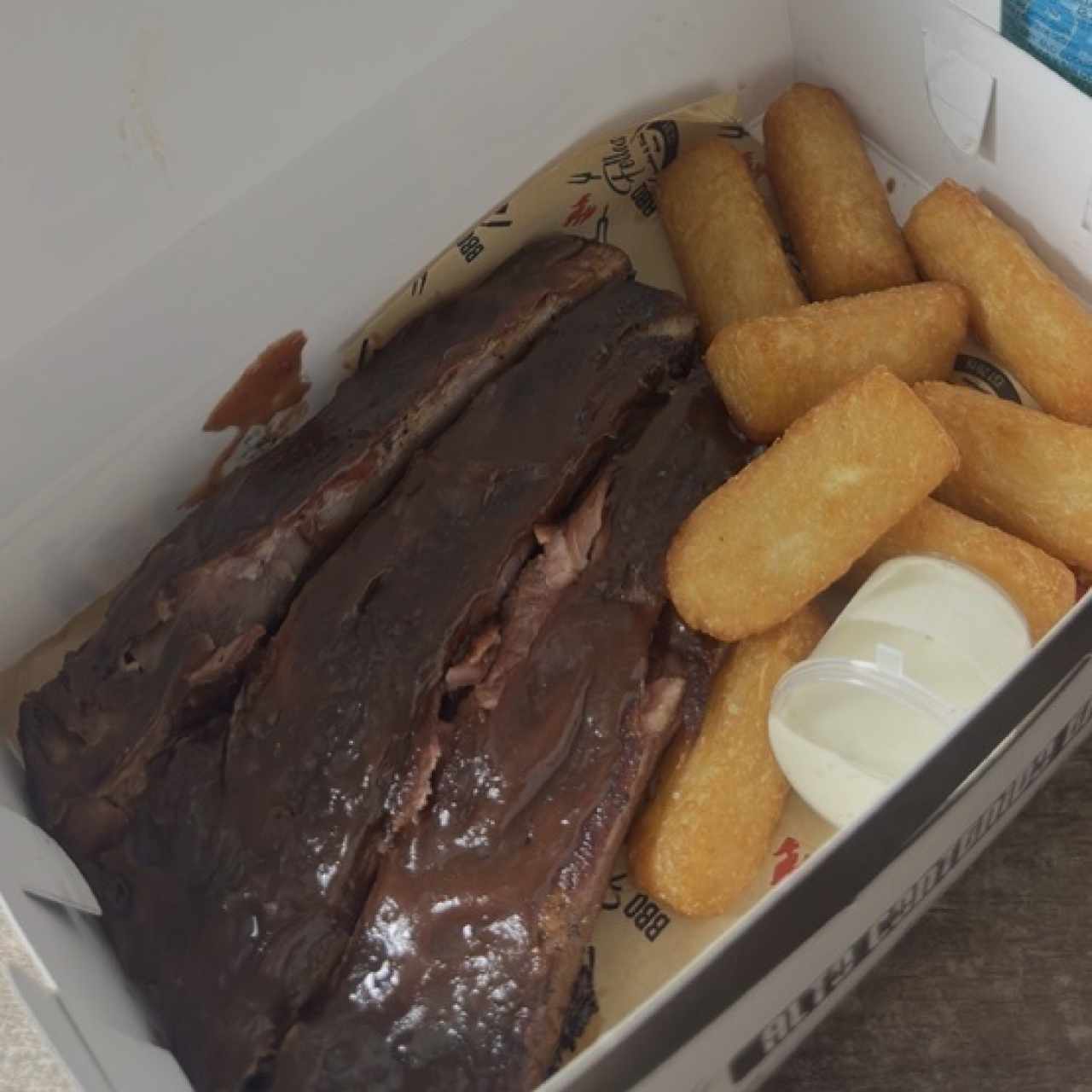 Costillitas con yucas 