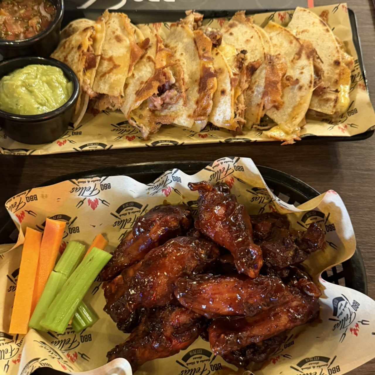 Quesadillas de Pulled Pork y Alitas Korean BBQ