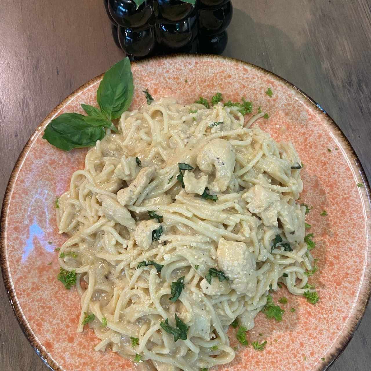 Pasta Alfredo con Pollo