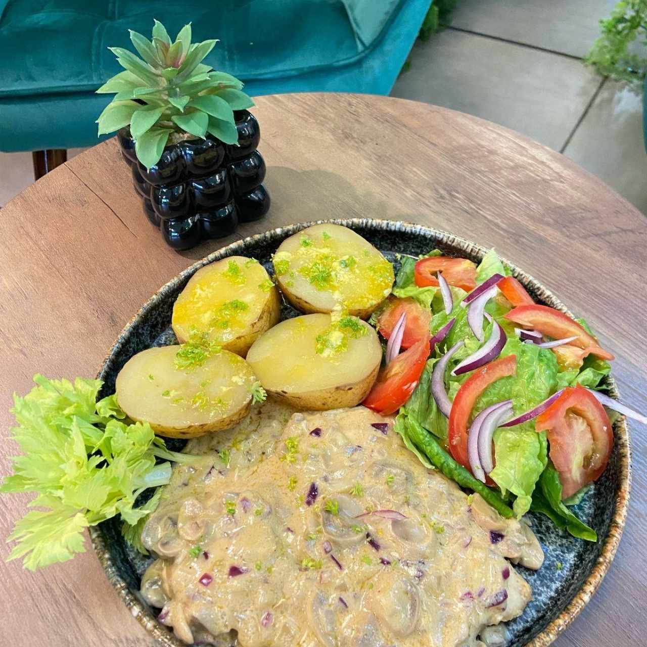 Pollo en Salsa de Hongos