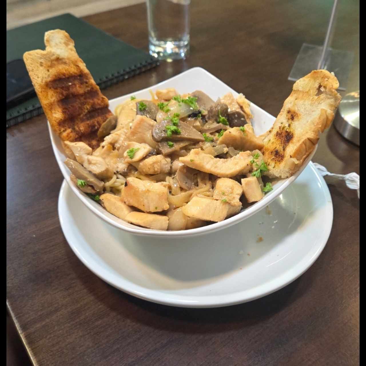 Pasta Alfredo con Pollo