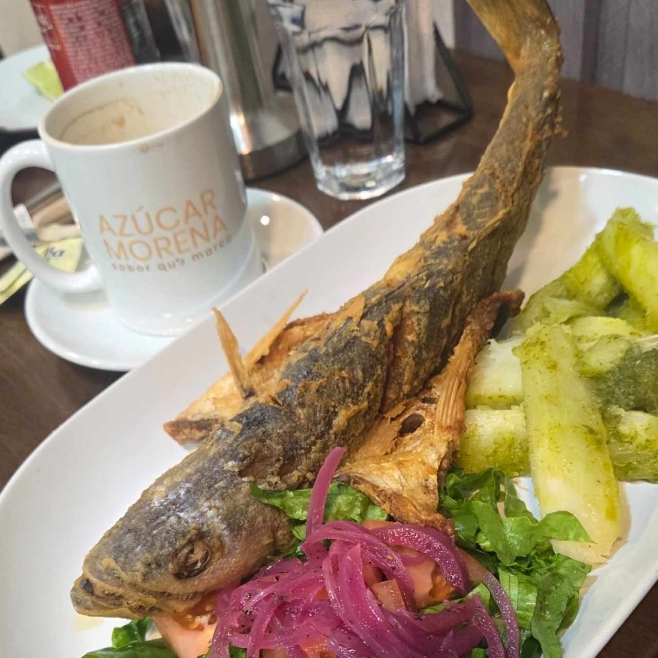 pescado frito con yuca