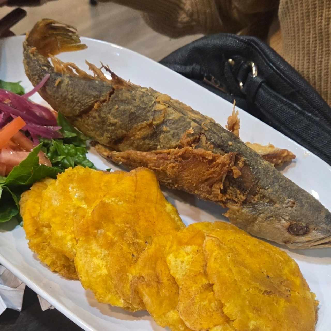 pescado con patacones 