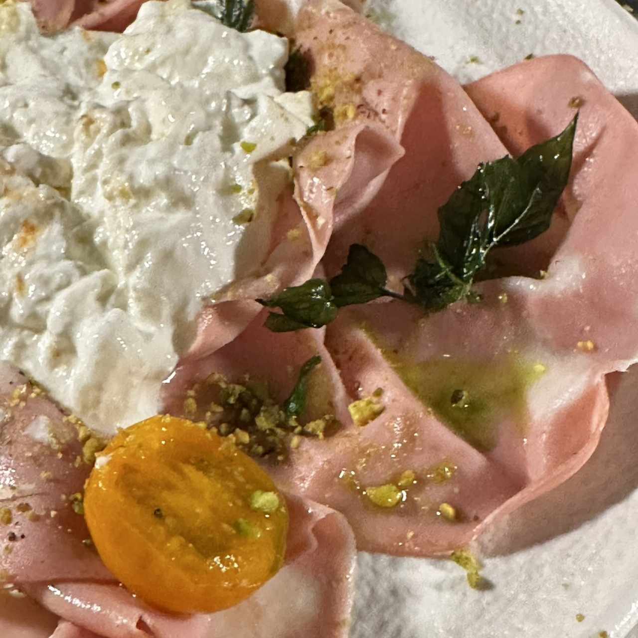 ANTIPASTI - Burrata e mortadella