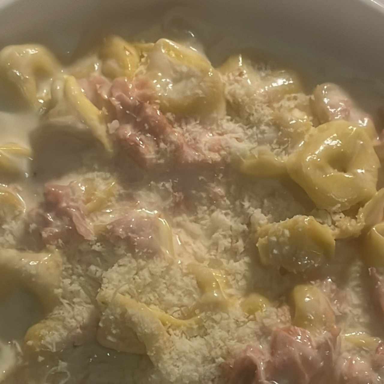 Tortellini con prosciuto corto 