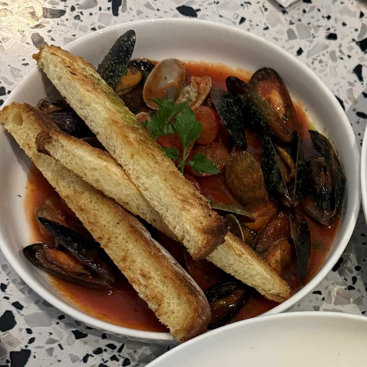 Cozze e vongole alla marinara