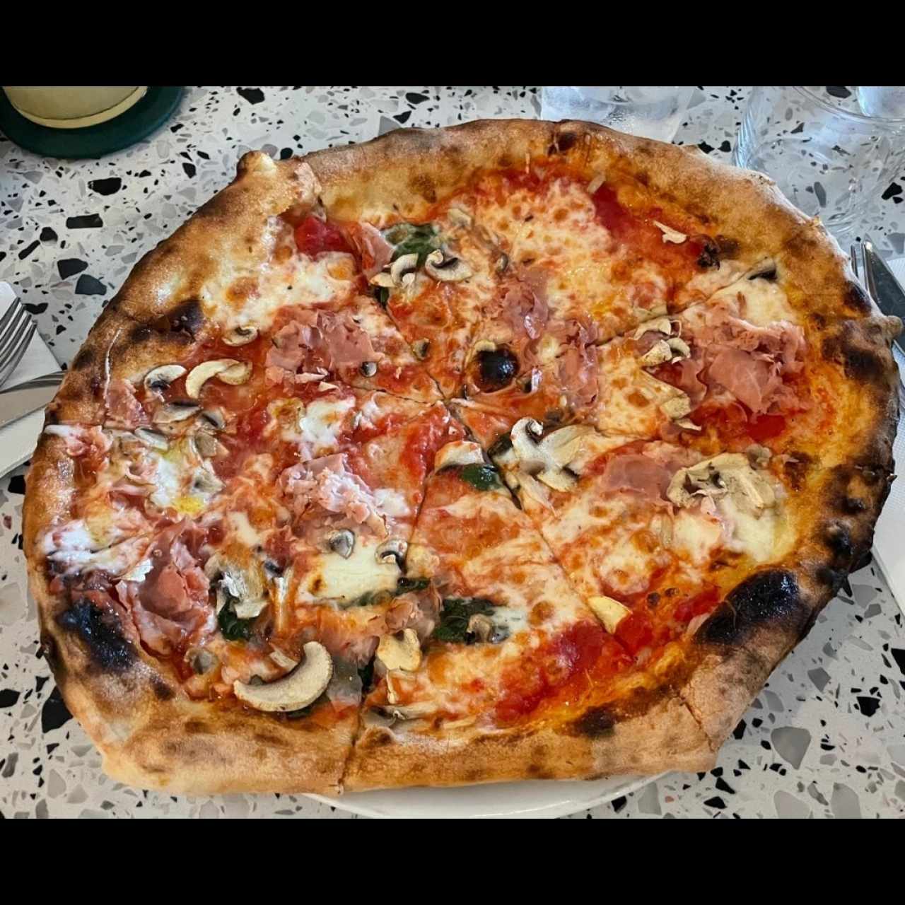 LE PIZZE - Prosciutto e funghi