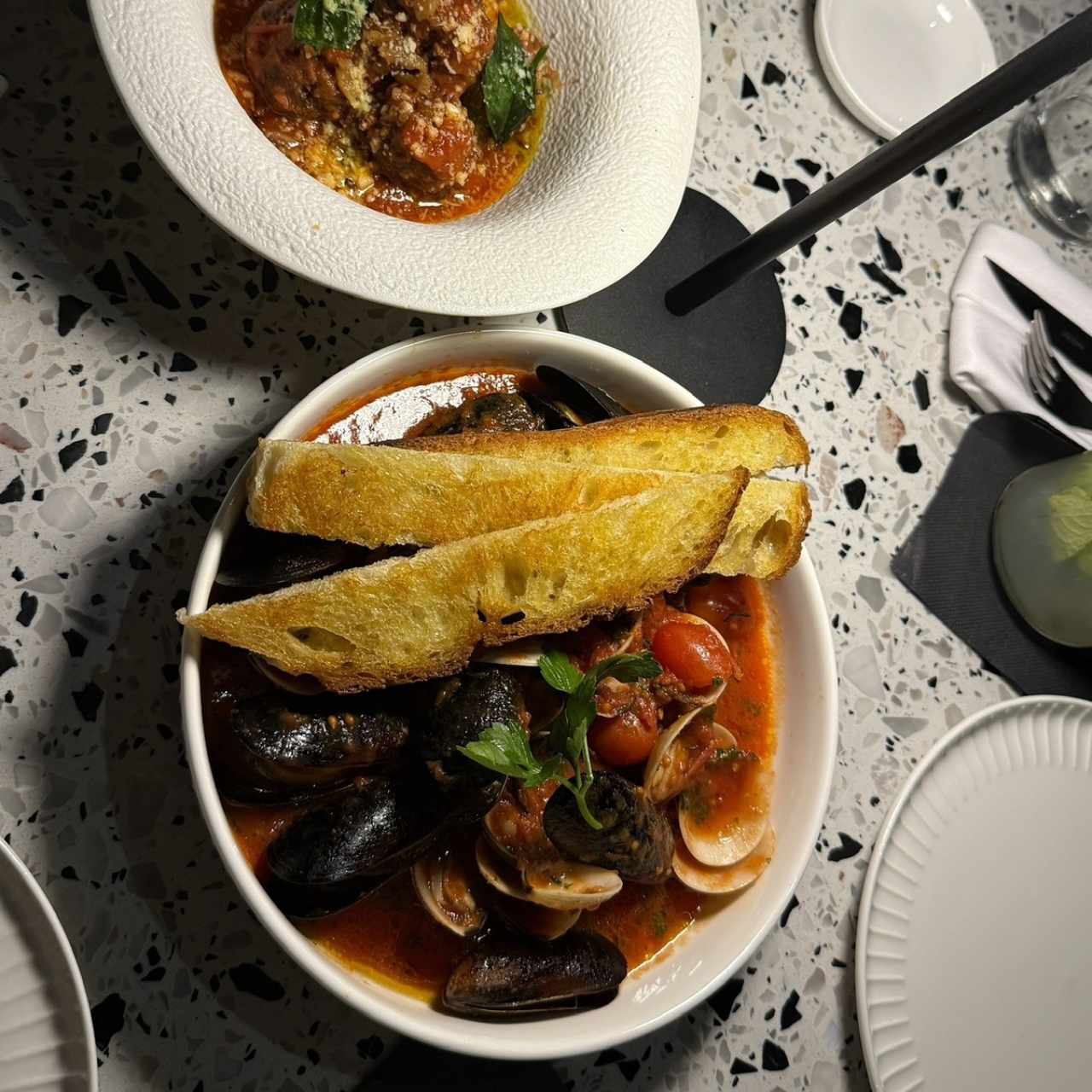 Cozze e vongole alla marinara