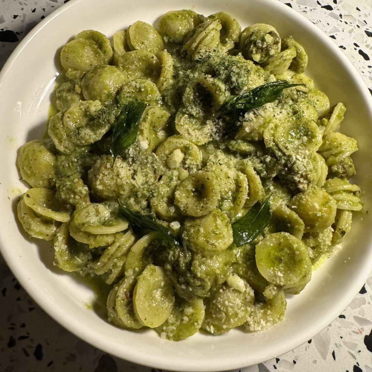 Strozzapreti al pesto siciliano