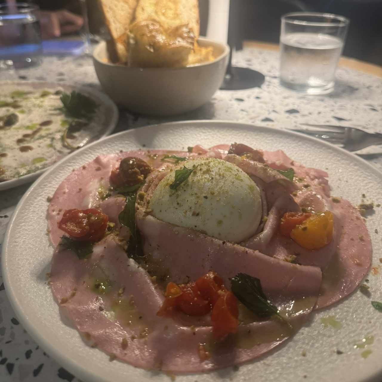 Burrata con mortadella, no recuerdo el nombre 