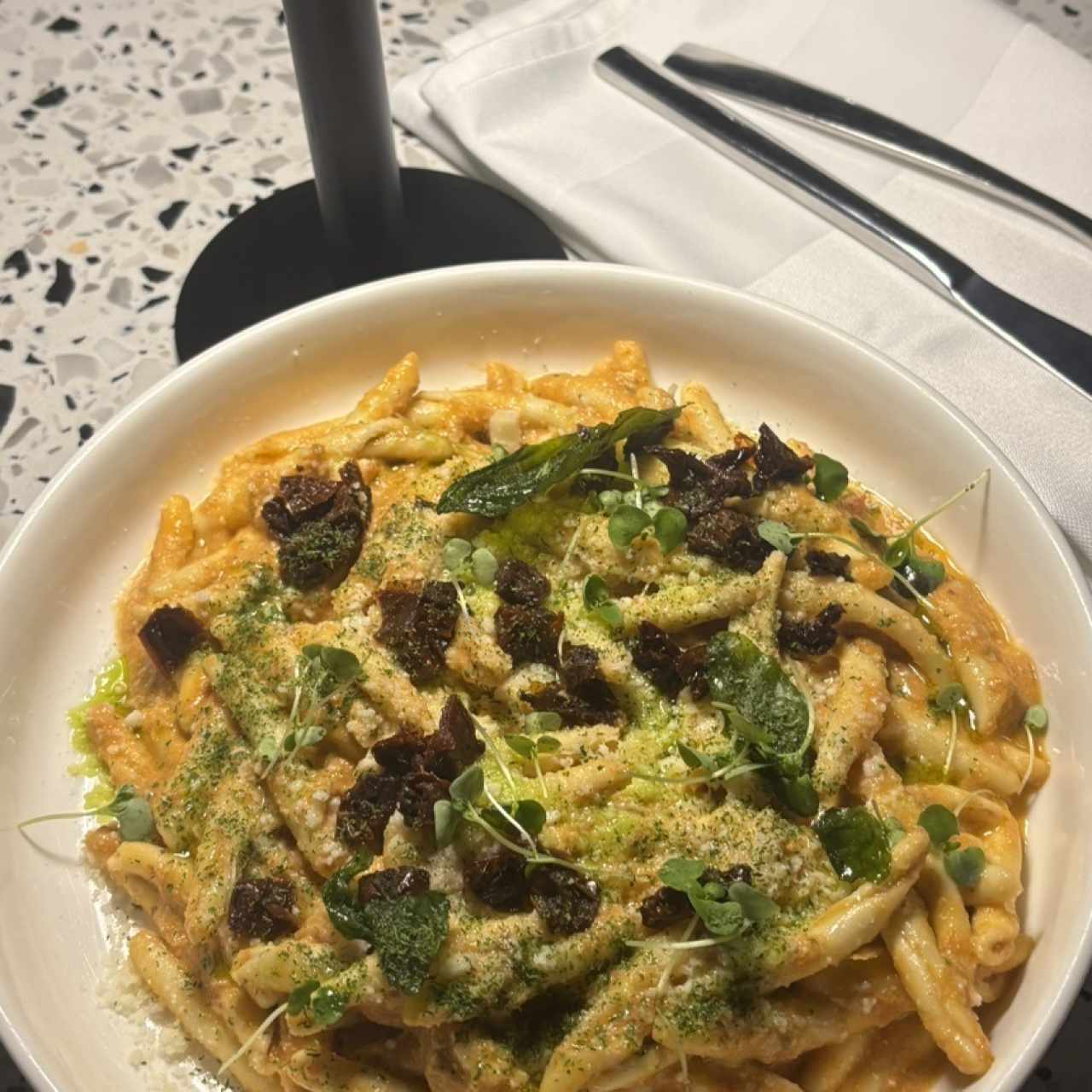 Strozzapreti al pesto siciliano