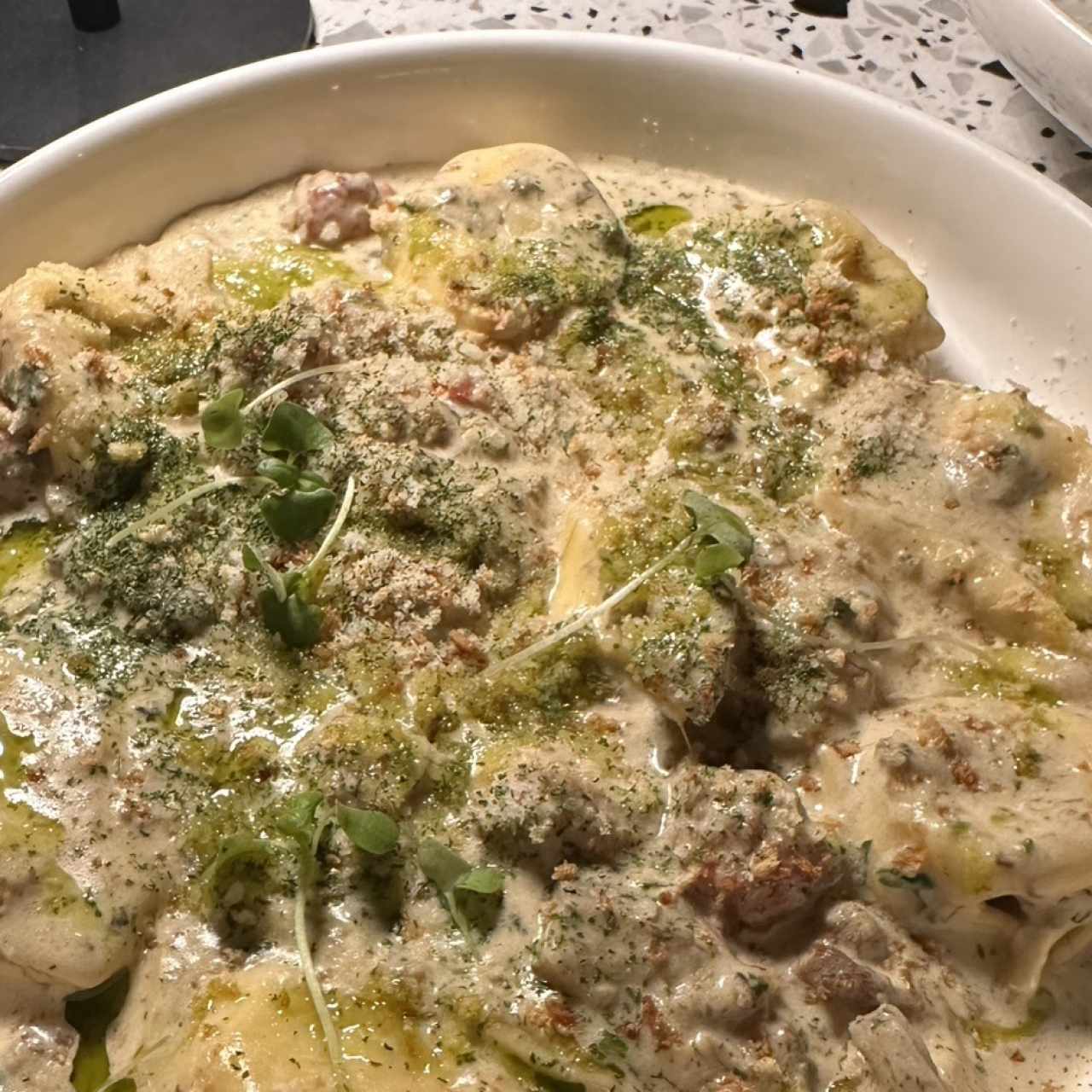 Rabiolis de hongos con queso y chorizo trufado 
