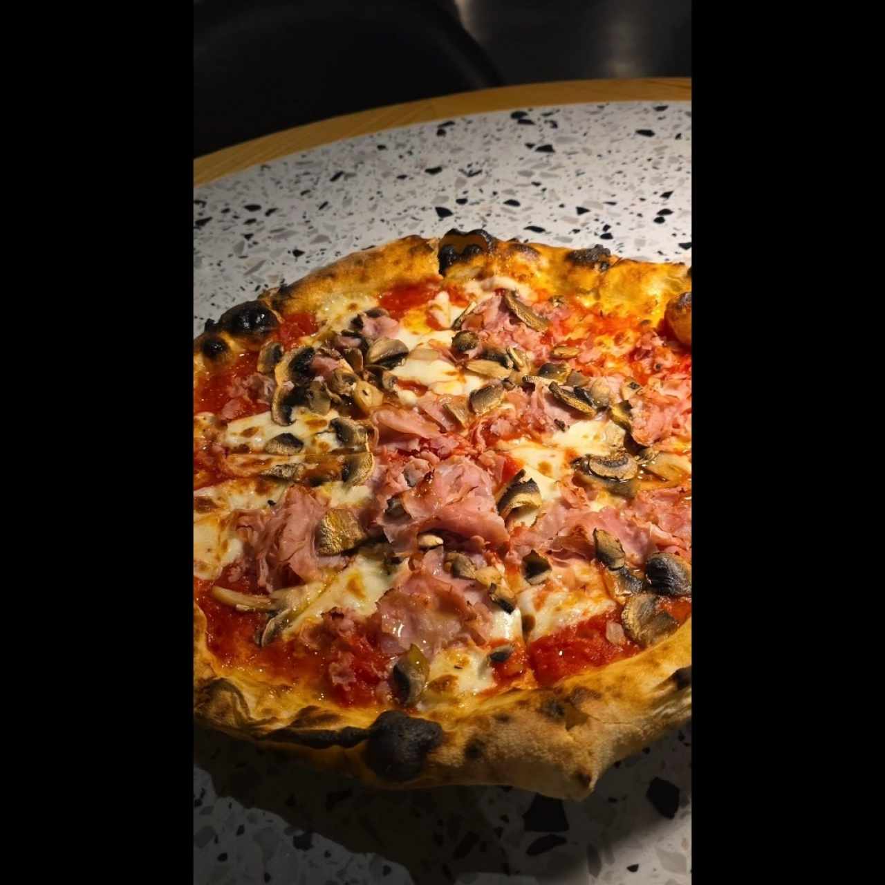 LE PIZZE - Prosciutto e funghi