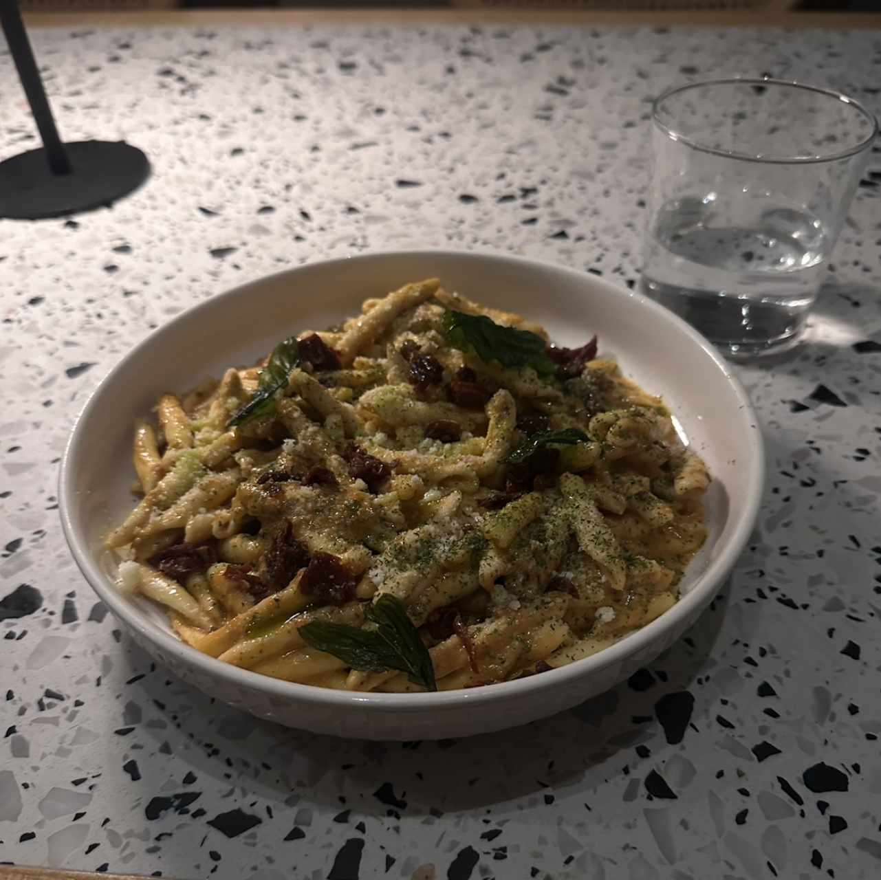 Strozzapreti al pesto siciliano
