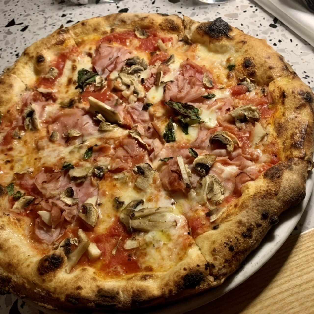 LE PIZZE - Prosciutto e funghi