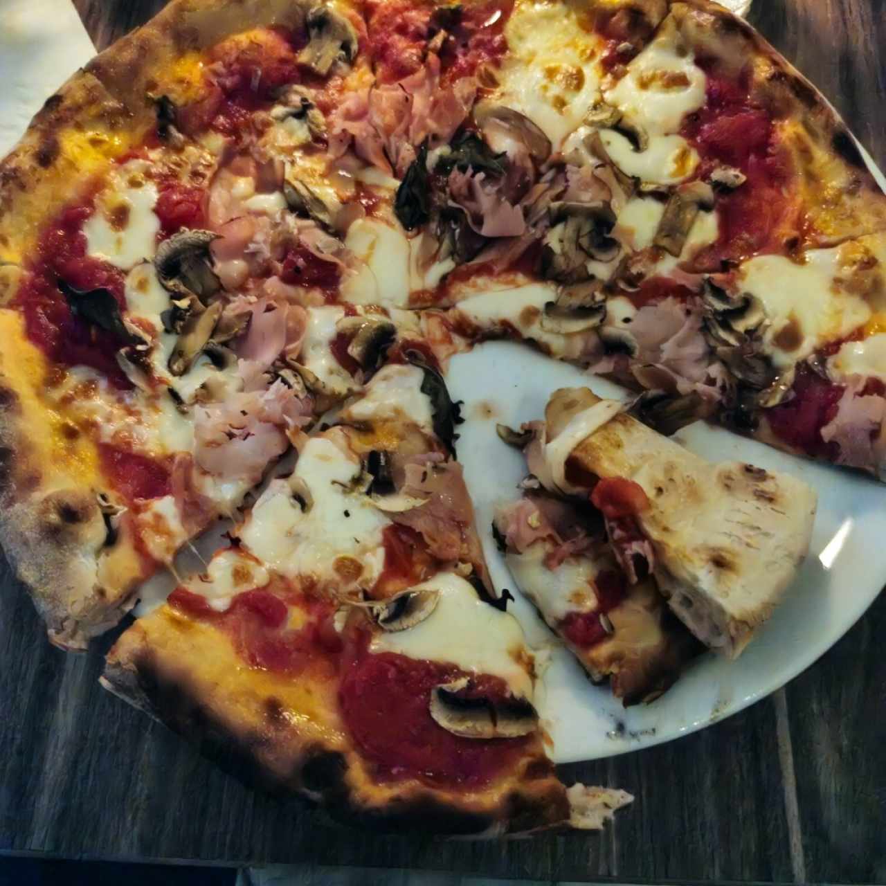 pizza de jamón y hongos 