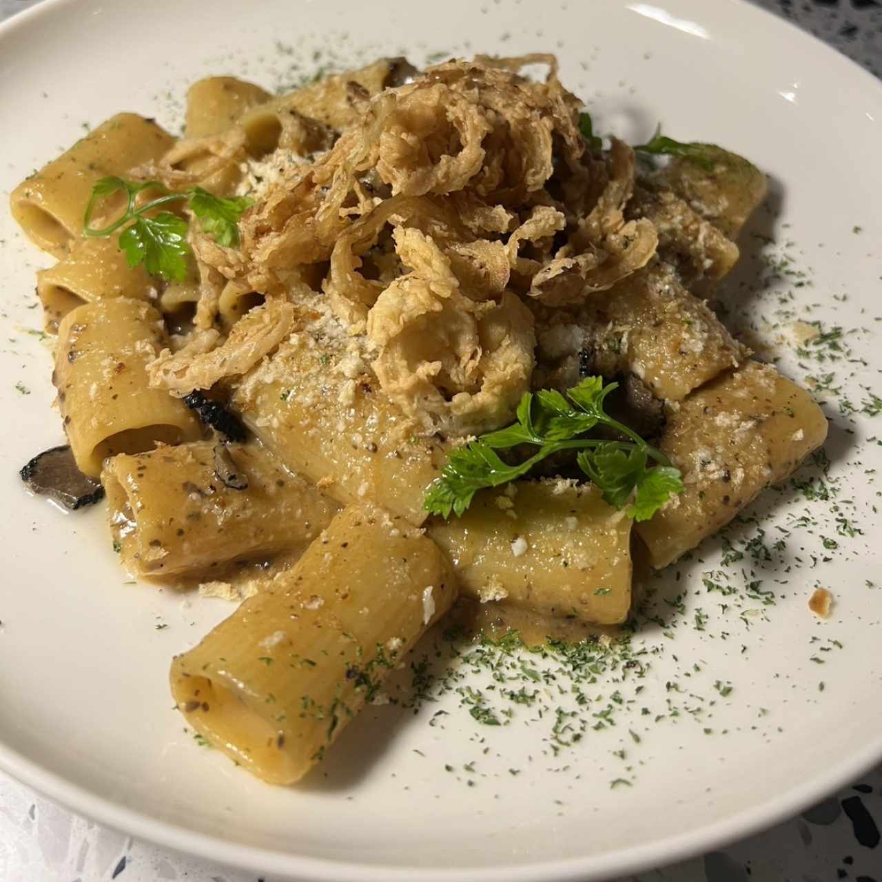 Rigatone cipolla e tartufo