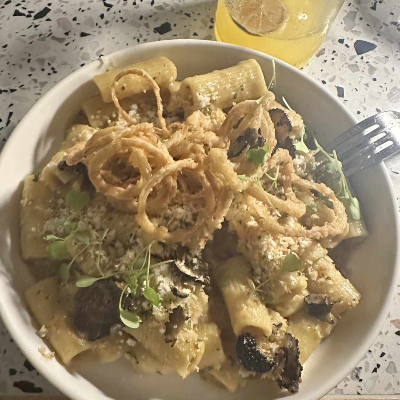 Rigatone cipolla e tartufo