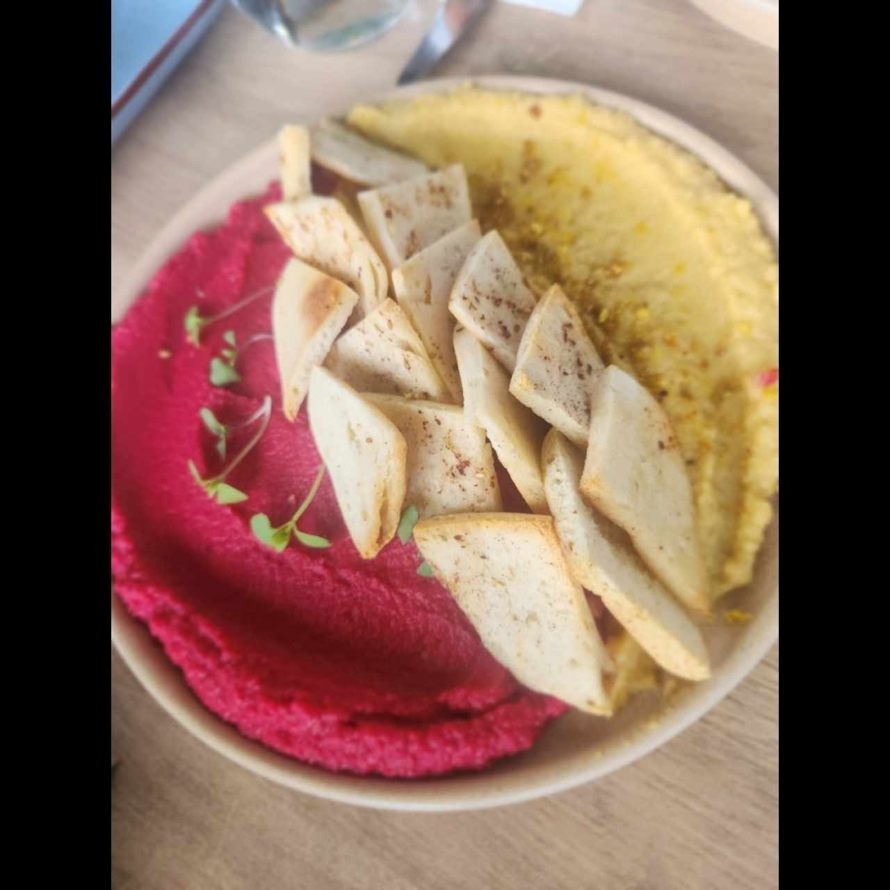 Hummus en Dúo con Esencias locales