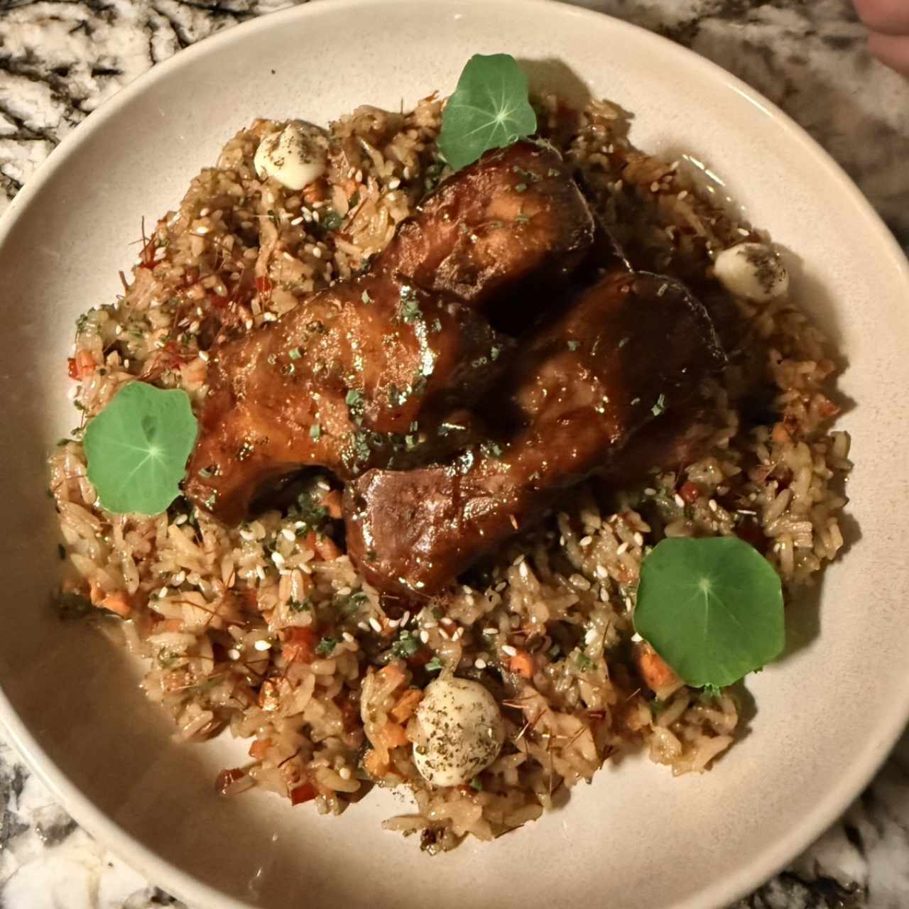 Arroz chaufa con costillas 