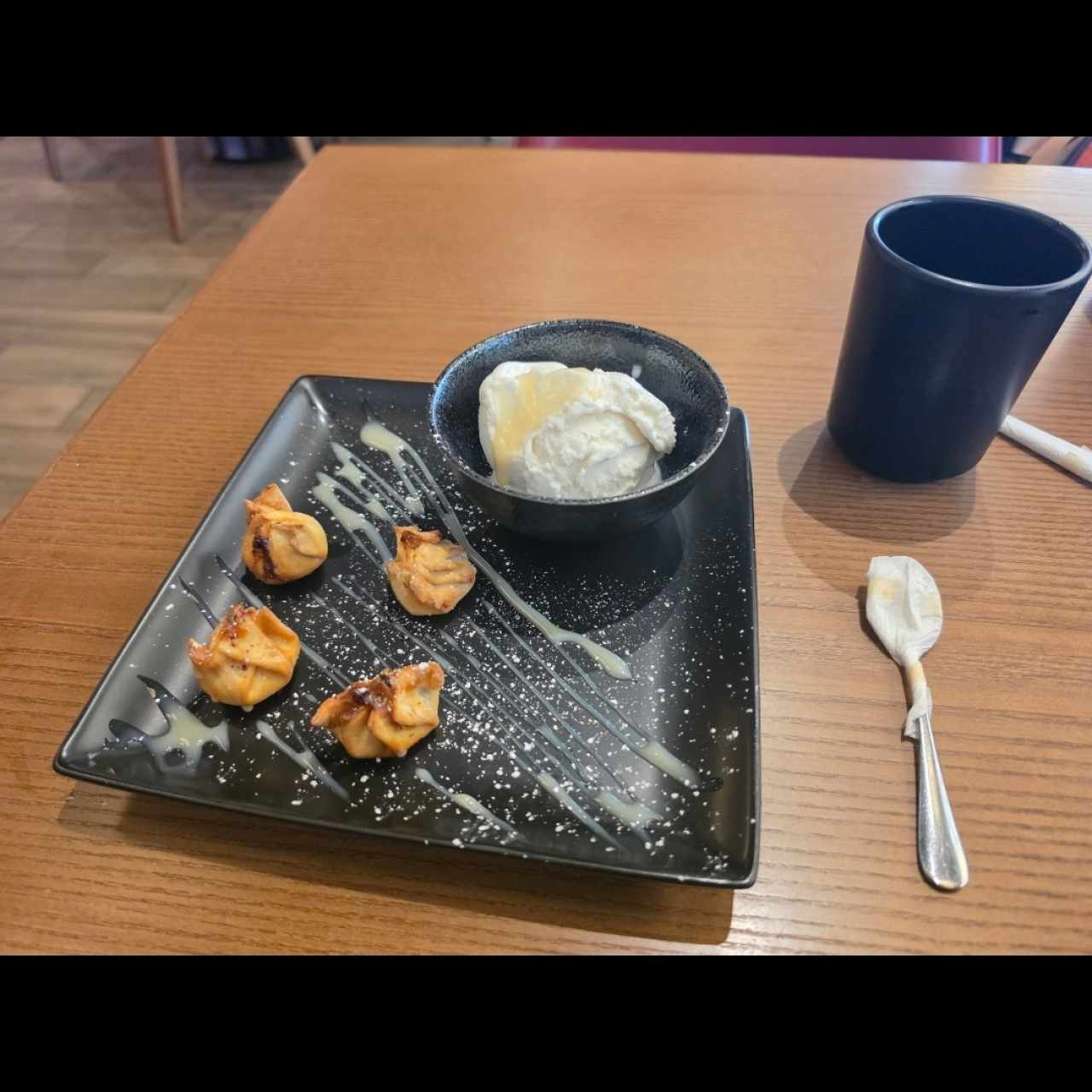 Gyoza Dulce de Leche con Helado