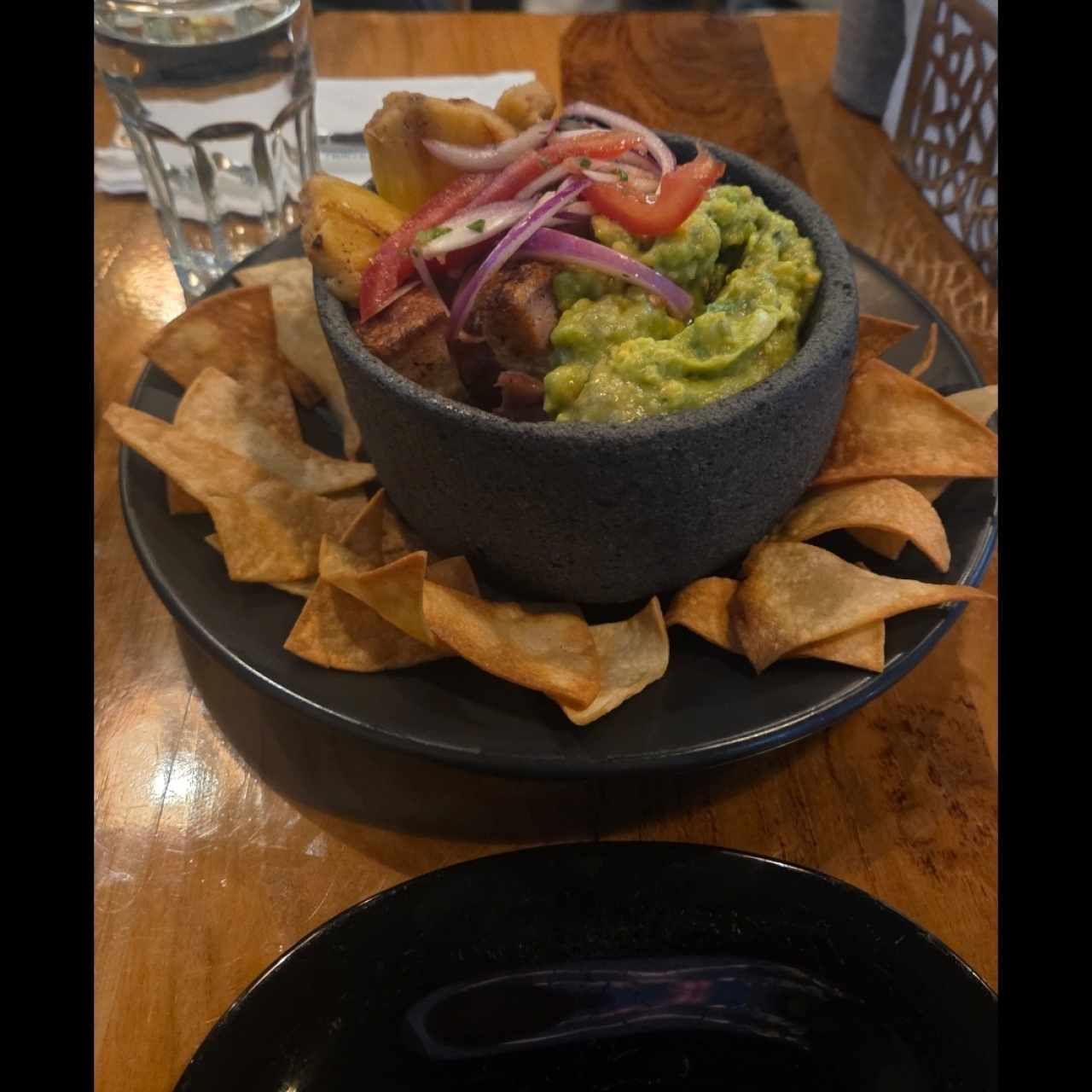 entrada guacamole y Chicharrón 