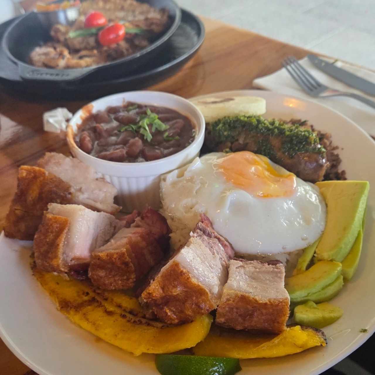 bandeja paisa con carne molida