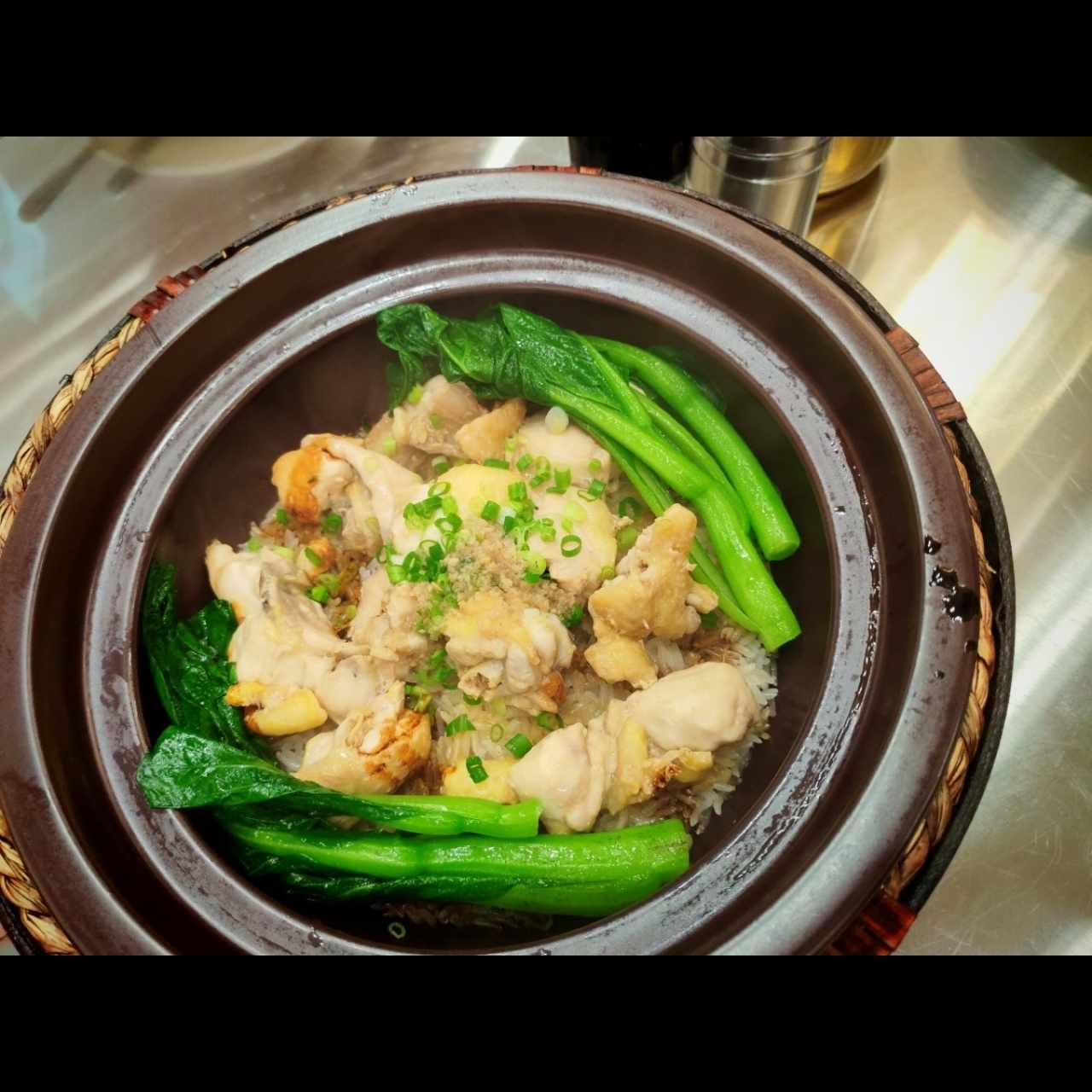 Arroz de cazuela con gallina de corral 
