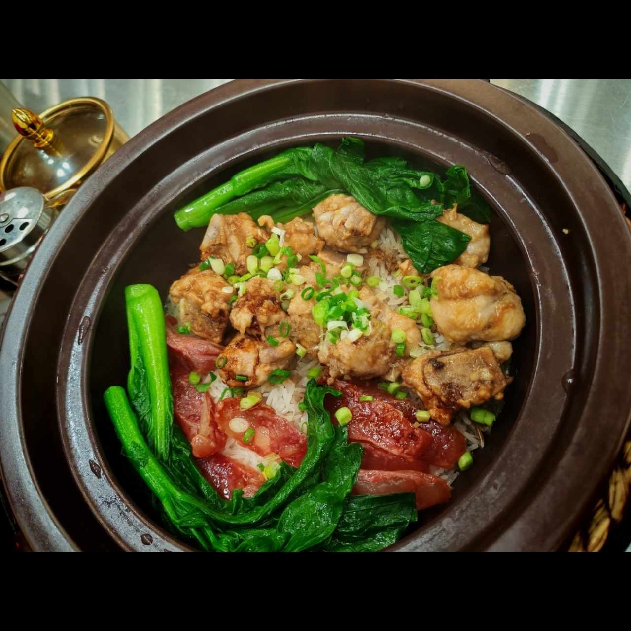 Arroz de cazuela con chorizo chino y costillitas de puerco 