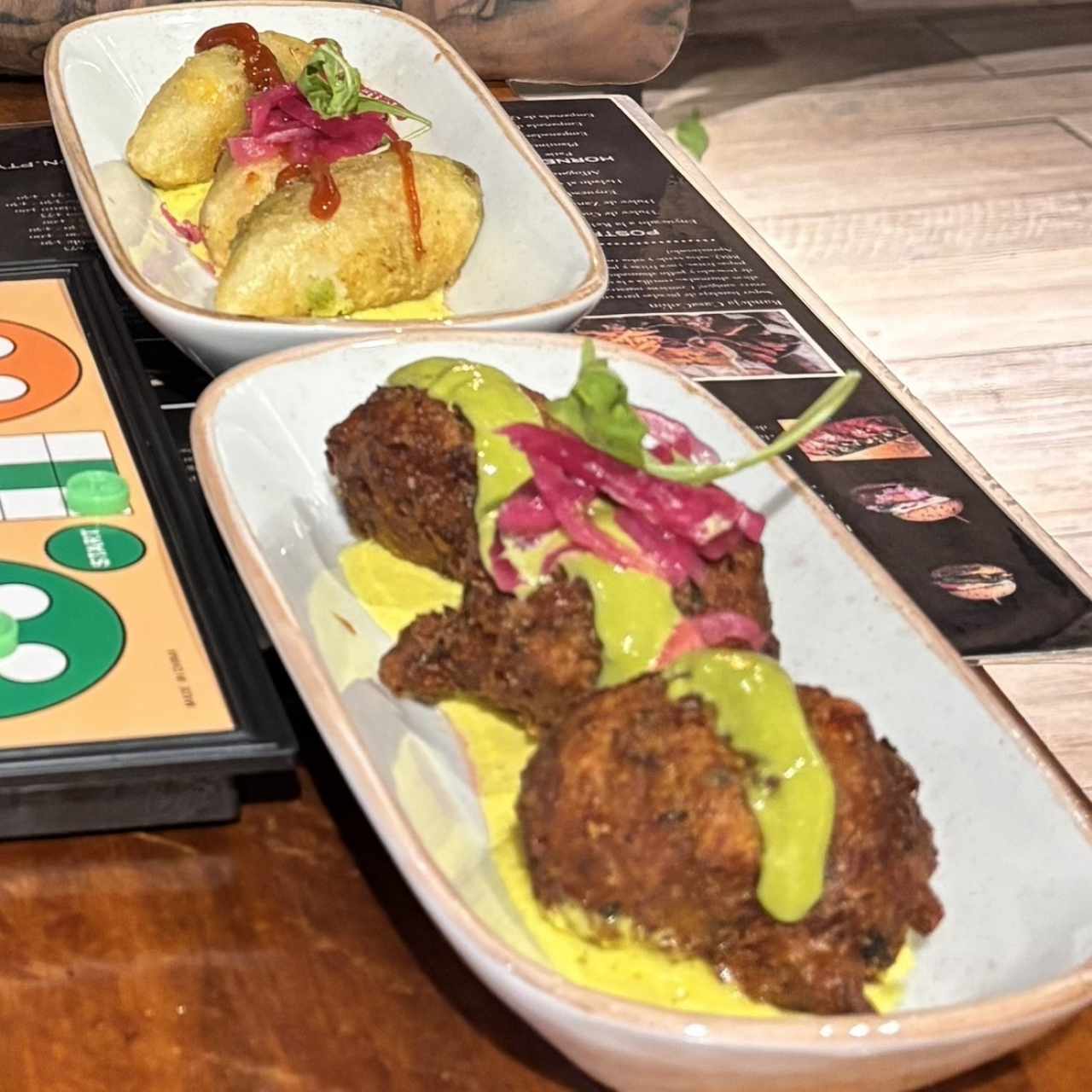 Entradas: Carimañolas de de pulpo y torrejitas de bacalao