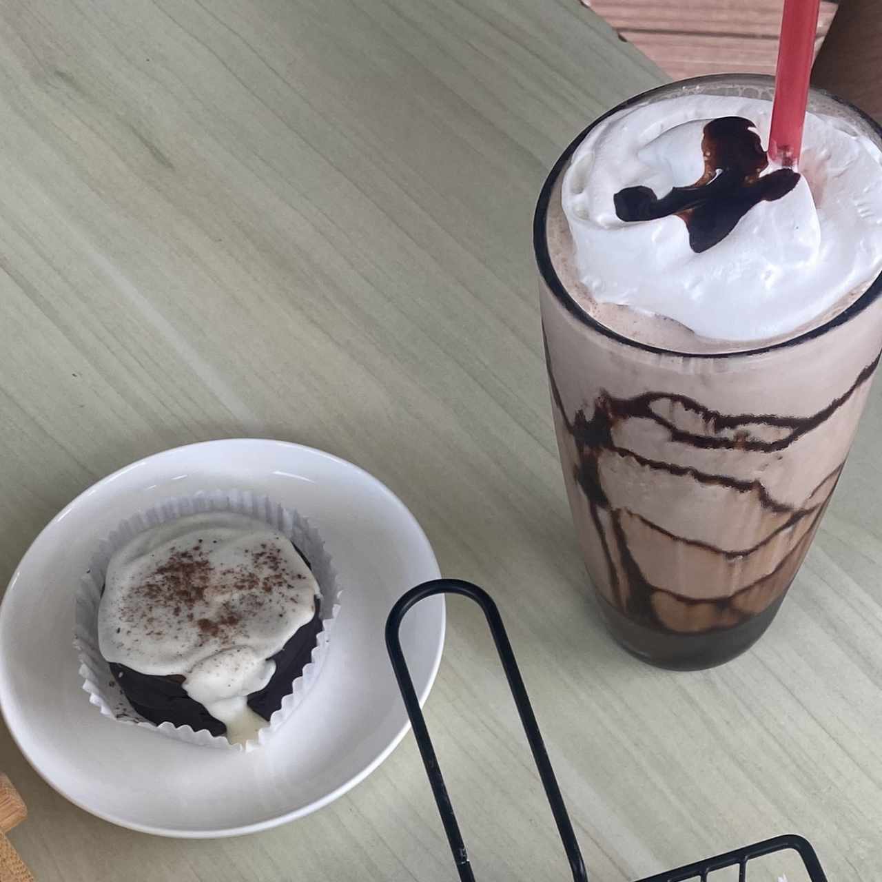 Frappe de chocolate y alfajor de capuccino