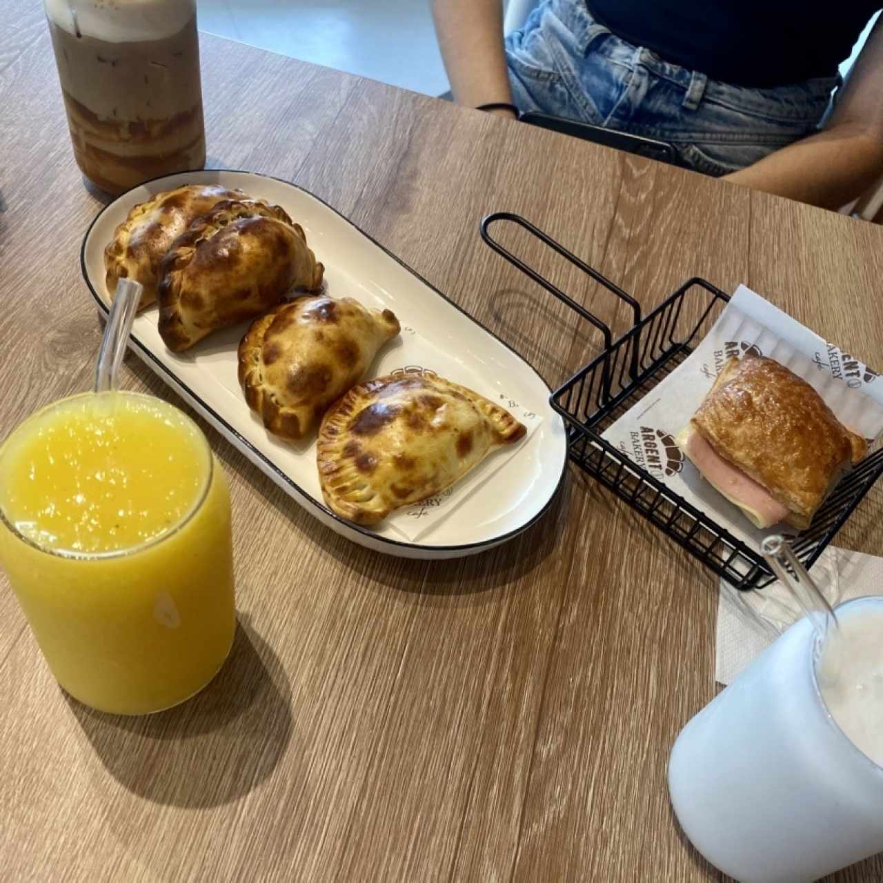 empanadas de pollo y fugazetta