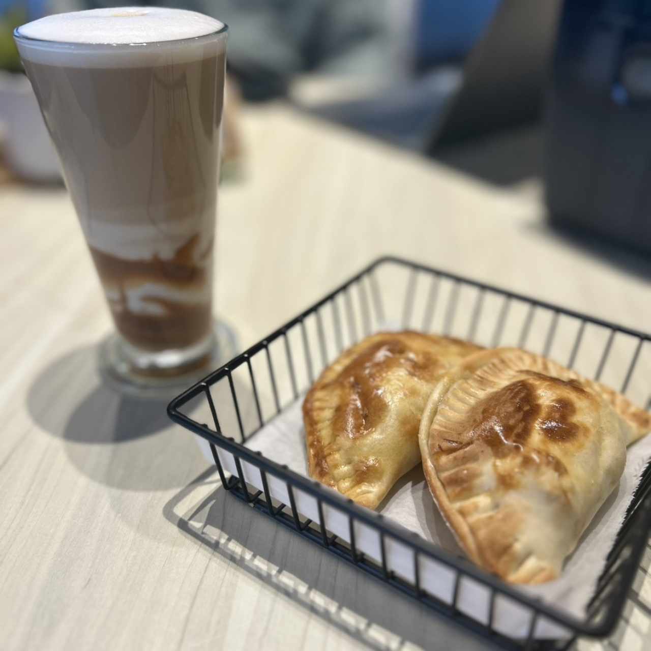 Empanadas fugazzeta y cafe argento