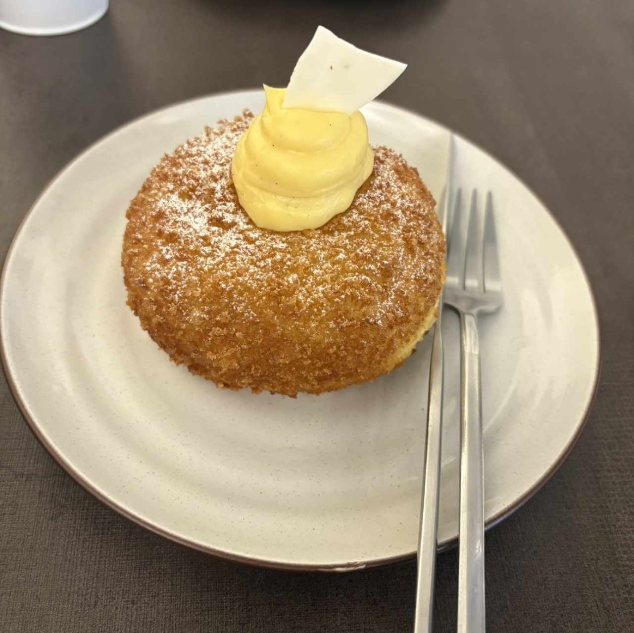 Bomba con crema pastelera 